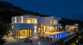 NEW Luxury, seaview Villa MaDan for 9+3 people